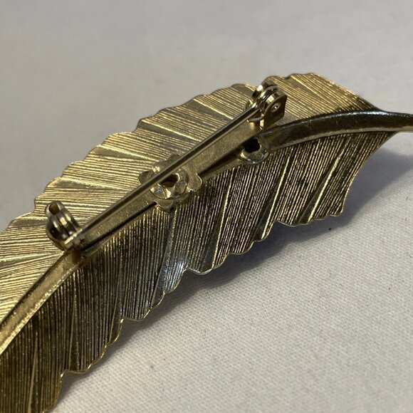Vintage Gold Tone Leaf Feather With 2 Faux Pearl Beads Brooch - Picture 9 of 10